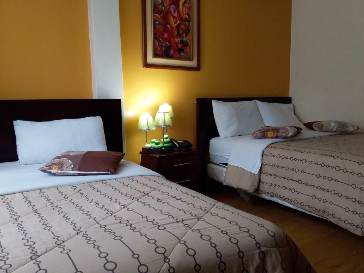 Hostal El Roble Quito Exterior photo